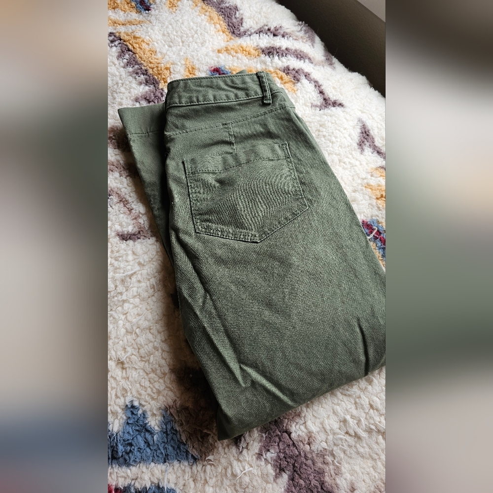 EUC Women's pants size 4